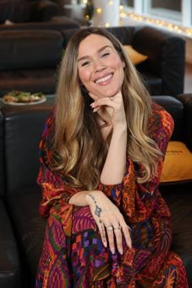 British soul pop singer and actress Joss Stone, real name Joscelyn Eve Stoker, used a performance at the Night of the Proms at Barclays Arena in Hamburg to raise awareness of childhood dementia She is an ambassador for the NCL Foundation Before the show, she and artist Juliane Golbs painted a picture to be auctioned off for the benefit