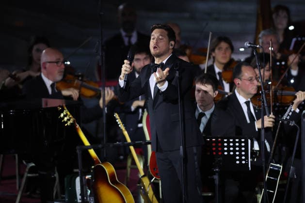 Vatican City, Italy - December 6, 2025: Michael Steven Buble performs in concert before the Pope. Pope Leo XIV attends the concert for the poor with Canadian singer Michael Steven Buble and Serena Autieri held in the Paul VI Hall in the Vatican.  Copyright: xmarcoxiacobuccix xipa-agency.netx xmarcoxiacobuccix IPA_Agency_IPA68834434