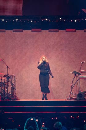 December 6, 2025, Inglewood, California, USA: Reneo Rapp performing during Heart Radio Jingle Ball 2025 at the Intuit Dome in Inglewood California on December 5th, 2025. Inglewood USA - ZUMAt169 20251206_zep_t169_004 Copyright: xConnorxTerryx