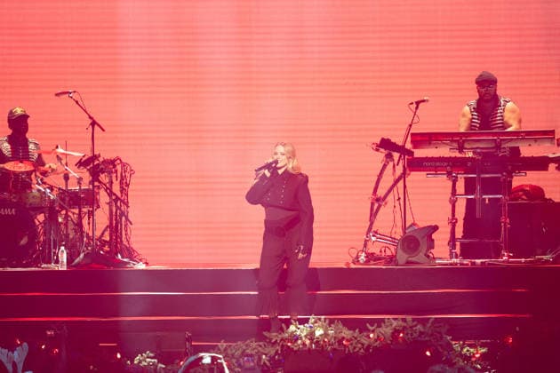 December 6, 2025, Inglewood, California, USA: Reneo Rapp performing during Heart Radio Jingle Ball 2025 at the Intuit Dome in Inglewood California on December 5th, 2025. Inglewood USA - ZUMAt169 20251206_zep_t169_008 Copyright: xConnorxTerryx