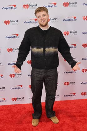iHeartRadio 102.7 KIIS FM s Jingle Ball 2025 - Arrivals Alex Warren attends iHeartRadio 102.7 KIIS FM s Jingle Ball 2025 at Intuit Dome on December 05, 2025 in Los Angeles, California. Inglewood Intuit Dome California USA Copyright: xCraSH imageSPACEx