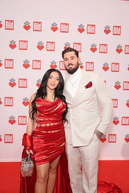 Donation gala A Heart for Children 2025 Leyla Lahouar and Mike Heiter at the TV donation gala A Heart for Children at Studio Adlershof on 06 12 2025 in Berlin Copyright: xEventpressxKochanx