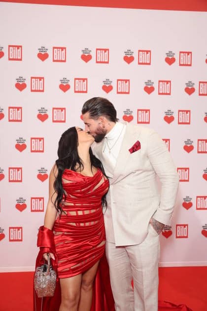Donation gala A Heart for Children 2025 Leyla Lahouar and Mike Heiter at the TV donation gala A Heart for Children at Studio Adlershof on 06 12 2025 in Berlin Copyright: xEventpressxKochanx