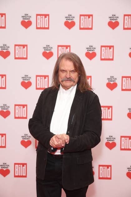 Donation gala A Heart for Children 2025 Leslie Mandoki at the TV donation gala A Heart for Children at Studio Adlershof on 06 12 2025 in Berlin Copyright: xEventpressxKochanx
