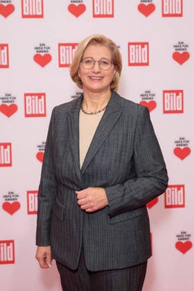 Donation gala A Heart for Children 2025 Anke Rehlinger at the TV donation gala A Heart for Children at Studio Adlershof on 06 12 2025 in Berlin Copyright: xEventpressxKochanx