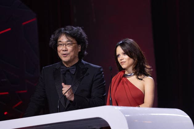 22nd Marrakech International Film Festival Day 9 nb Bong Joon-ho, Jenna Ortega attends the closing ceremony during day 9 of the 22nd Marrakech International Film Festival on December 06, 2025 in Marrakech, Maroc. Photo by Nasser Berzane ABACAPRESS.COM Marrakech  Copyright: xBerzanexNasser ABACAx