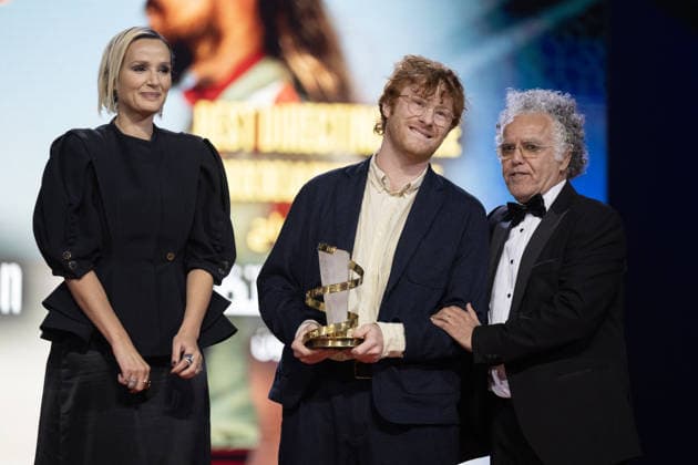 22nd International Marrakech Film Festival MARRAKECH, MOROCCO – DECEMBER 6: French director Julia Ducournau (L), British director Oscar Hudson (C) and Moroccan director Hakim Belabbes (R) pose on stage during the 22nd International Marrakech Film Festival awards ceremony on December 6, 2025, in Marrakech, Morocco. Abu Adem Muhammed Anadolu Marrakech Morocco. Editorial use only. Please get in touch for any other usage.  Copyright: x2025xAnadoluxAbuxAdemxMuhammedx