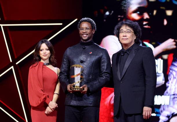 Jenna Ortega, Akinola Davies Jr, Best Actor Award, Bong Joon Ho at the closing ceremony of the 22nd Marrakech International Film Festival, Morocco, on December 6, 2025 Dominique Jacovides Bestimage Closing ceremony of the 22nd Marrakech International Film Festival, Morocco, on December 6, 2025 Marrakech Maroc  Copyright: xDOMINIQUExJACOVIDESx xBESTIMAGExDOMINIQUExJACOVIDESx xBESTIMAGEx