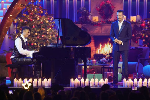 The Great Christmas Show 2025 Presenter Giovanni Zarrella with Louis Philippson Pianist and Opus Klassik Winner 2025 The Great Christmas Show presented by Giovanni Zarrella ZDF Live broadcast from 04 12 2025 in the Baden Arena Offenburg Offenburg, Baden Württemberg, Germany