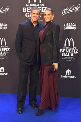 Sven Martinek with partner Bianca Rütter at the 20 McDonald s Benefit Gala in aid of the McDonald s Childrens Aid Foundation at the Eisbach Studios in Munich, 06 12 2025 Foto:xB.xInsingerx xFuturexImagex mcdonalds_5219