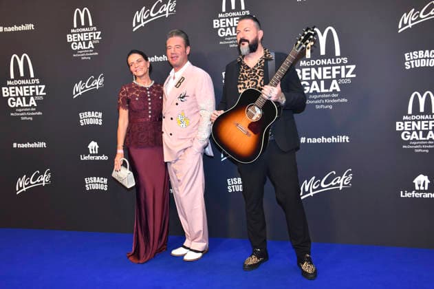 Sasha with wife Julia Röntgen at the 20 McDonald s Benefit Gala in aid of the McDonald s Childrens Aid Foundation at the Eisbach Studios in Munich, 06 12 2025 Foto:xB.xInsingerx xFuturexImagex mcdonalds_5242