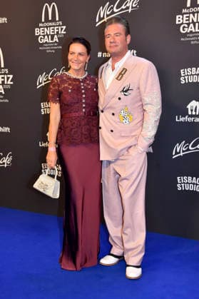 Sasha with wife Julia Röntgen at the 20 McDonald s Benefit Gala in aid of the McDonald s Childrens Aid Foundation at the Eisbach Studios in Munich, 06 12 2025 Foto:xB.xInsingerx xFuturexImagex mcdonalds_5243