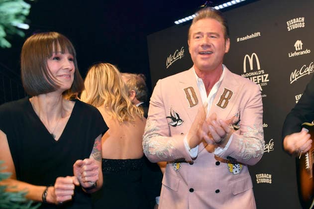 Christina Stürmer and Sasha as Dick Brave at the 20 McDonald s Benefit Gala in aid of the McDonald s Childrens Aid Foundation at Eisbach Studios Munich, 06 12 2025 Foto:xB.xInsingerx xFuturexImagex mcdonalds_5250
