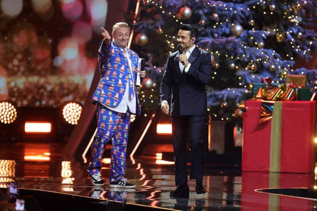 The Great Christmas Show 2025 Presenter Giovanni Zarrella with Warm Upper Christian Oberfuchshuber shortly before the start of the TV show The Great Christmas Show presented by Giovanni Zarrella ZDF Live broadcast from 04 12 2025 in the Baden Arena Offenburg Offenburg, Baden Württemberg, Germany