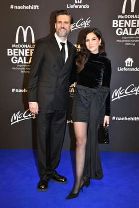 Tom Beck with wife Chryssanthi Kavazi at the 20 McDonald s Benefit Gala in aid of the McDonald s Childrens Aid Foundation at the Eisbach Studios in Munich, 06 12 2025 Foto:xB.xInsingerx xFuturexImagex mcdonalds_5293