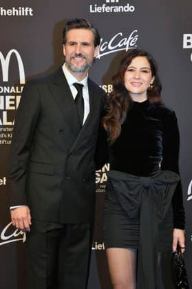 Tom Beck with wife Chryssanthi Kavazi at the 20 McDonald s Benefit Gala in aid of the McDonald s Childrens Aid Foundation at the Eisbach Studios in Munich, 06 12 2025 Foto:xB.xInsingerx xFuturexImagex mcdonalds_5294