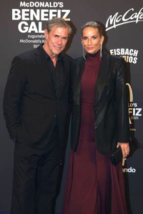 Sven Martinek with partner Bianca Rütter at the 20 McDonald s Benefit Gala in aid of the McDonald s Childrens Aid Foundation at the Eisbach Studios in Munich, 06 12 2025 Foto:xAgenturxWehnertx xGränzdörferx xFuturexImagex mcdonalds_5352