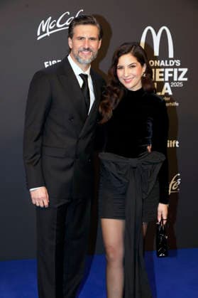 Tom Beck with wife Chryssanthi Kavazi at the 20 McDonald s Benefit Gala in aid of the McDonald s Childrens Aid Foundation at Eisbach Studios Munich, 06 12 2025 Foto:xAgenturxWehnertx xGränzdörferx xFuturexImagex mcdonalds_5389