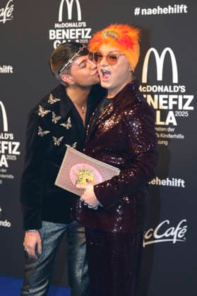 Julian F M Stoeckel with partner Marcell Damaschke at the 20 McDonald s Benefit Gala in aid of the McDonald s Childrens Aid Foundation at the Eisbach Studios in Munich, 06 12 2025 Foto:xAgenturxWehnertx xGränzdörferx xFuturexImagex mcdonalds_5398