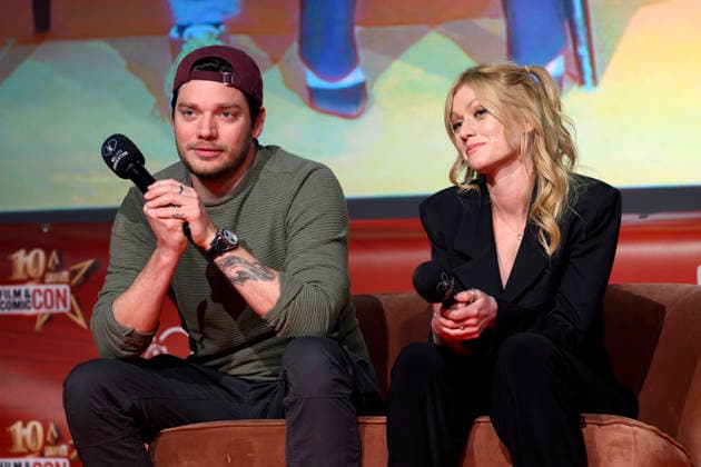 The actors Dominic Sherwood and Katherine McNamara u a Shadowhunters at the German Film Comic Con Dortmund at Messe Dortmund Dortmund, 06 12 2025 NRW Germany Copyright: xDwixAnoraganingrumx