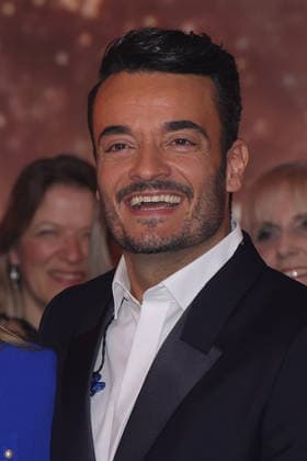 Die große Weihnachtsshow 2025 Moderator Giovanni Zarrella Die große Weihnachtsshow präsentiert von Giovanni Zarrella ZDF Live Sendung vom 04 12 2025 in der Baden Arena Offenburg Offenburg, Baden Württemberg, Germany