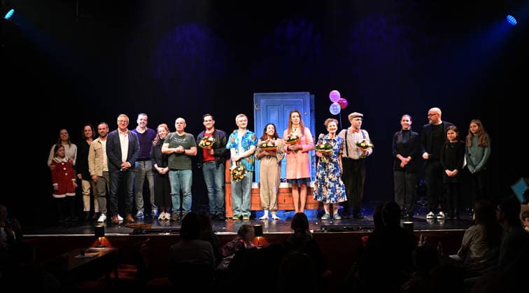 Anouk, premiere, GOP, theater, Essen, childrens musical, authors, Hendrikje Balsmeyer, Peter Maffay, actors, Anouk Leonie Ocker, grandmother and Affi Barbara Köhler, mother Alina Hill, father Mathias Meffert, Yaris Vincent Heinen, grandfather Sebastian Ciminski Knille and Ambrogio Vinella respectively Copyright: xHWxRIECKx