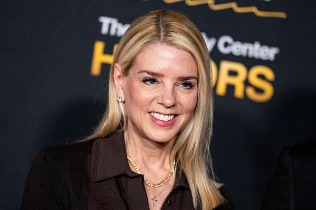Attorney General Pam Bondi arrives on the red carpet for the 48th annual Kennedy Center Honors at the Kennedy Center in Washington DC on Sunday, December 7, 2025. President Donald Trump will host this year s event, which honors songwriter George Strait, actors Michael Crawford and Sylvester Stallone, singer Gloria Gaynor, and the rock band Kiss.  WAP20251207574 BONNIExCASH