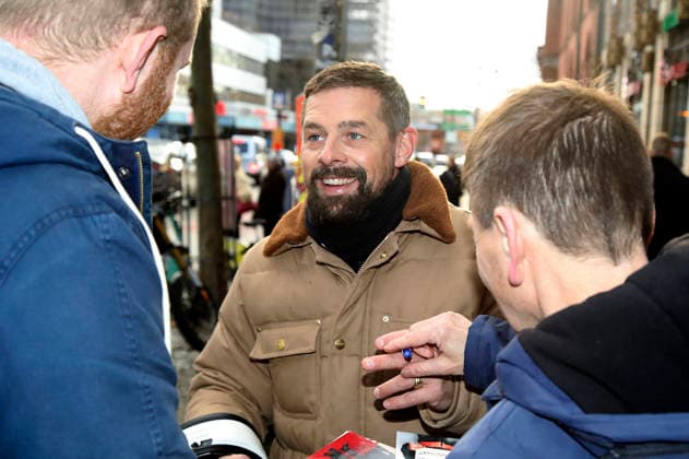 Klaas Heufer Umlauf at a charity event with a celebrity charity barbecue at the mulled wine hut in the Das Schloss shopping center in Berlin, 07 12 2025 Foto:xAgenturxWehnertx xGränzdörferx xFuturexImagex umlauf_5201