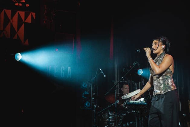 Joy Crookes live in Copenhagen, Denmark Copenhagen, Denmark. 07th, December 2025. The British singer and musician Joy Crookes performs a live concert at VEGA in Copenhagen. Denmark, Copenhagen  Copyright: xGonzalesxPhoto PeterxTroestx