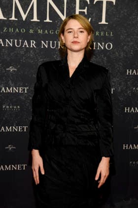 ABBberlin Jessie Buckley Irish actress on the red carpet at the German premiere of the movie Hamnet at Delphi Filmpalast on 08 12 2025 in Berlin Berlin Germany