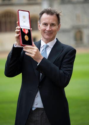 Investiture at Windsor Castle Image Licensed to i-Images Picture Agency. 09 12 2025. Windsor , United Kingdom. Sir Jeremy Hunt with his knighthood after an Investiture at Windsor Castle, United Kingdom., Credit:Stephen Lock i-Images Avalon United Kingdom, Windsor  Copyright: xStephenxLockx xi-Imagesx xAvalonx 1057897039