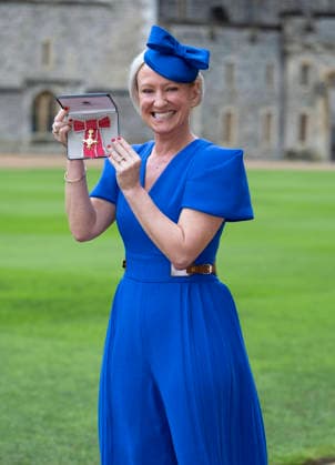 Investiture at Windsor Castle Image Licensed to i-Images Picture Agency. 09 12 2025. Windsor , United Kingdom. TV weather presenter Ruth Dodsworth with her OBE after an Investiture at Windsor Castle, United Kingdom., Credit:Stephen Lock i-Images Avalon United Kingdom, Windsor  Copyright: xStephenxLockx xi-Imagesx xAvalonx 1057897115
