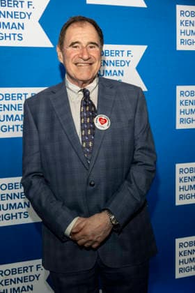 December 9, 2025, New York, New York, USA: Actor Richard Kind wearing a pin in support of Save West Park Prespyterian Church, attends The Robert F. Kennedy Ripple of Hope Awards on December 9, 2025 in New York, NY New York USA - ZUMAb230 20251209_znp_b230_026 Copyright: xLauraxBrettx