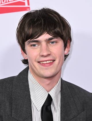 ˜Ella McCay™ World Premiere Spike Fearn arriving to 20th Century Studios™ Ella McCay world premiere held at the El Capitan Theatre on December 9, 2025 in Hollywood, Ca. Hollywood El Capitan Theatre California USA Copyright: xStarbuck AFF-USA.COMx