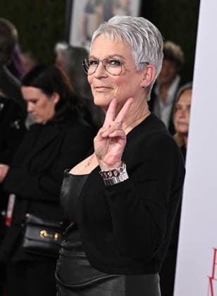 ˜Ella McCay™ World Premiere Jamie Lee Curtis arriving to 20th Century Studios™ Ella McCay world premiere held at the El Capitan Theatre on December 9, 2025 in Hollywood, Ca. Hollywood El Capitan Theatre California USA Copyright: xStarbuck AFF-USA.COMx