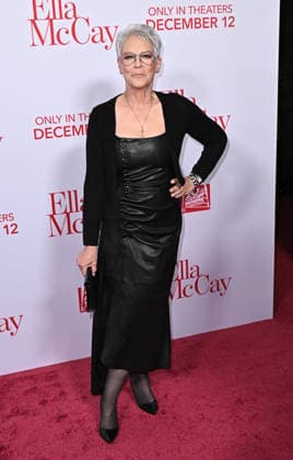 ˜Ella McCay™ World Premiere Jamie Lee Curtis arriving to 20th Century Studios™ Ella McCay world premiere held at the El Capitan Theatre on December 9, 2025 in Hollywood, Ca. Hollywood El Capitan Theatre California USA Copyright: xStarbuck AFF-USA.COMx