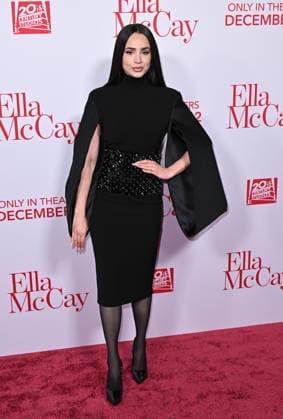 ˜Ella McCay™ World Premiere Sofia Carson arriving to 20th Century Studios™ Ella McCay world premiere held at the El Capitan Theatre on December 9, 2025 in Hollywood, Ca. Hollywood El Capitan Theatre California USA Copyright: xStarbuck AFF-USA.COMx