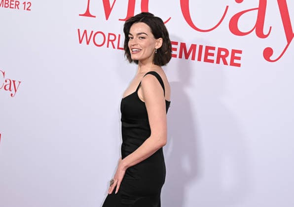 ˜Ella McCay™ World Premiere Emma Mackey arriving to 20th Century Studios™ Ella McCay world premiere held at the El Capitan Theatre on December 9, 2025 in Hollywood, Ca. Hollywood El Capitan Theatre California USA Copyright: xStarbuck AFF-USA.COMx
