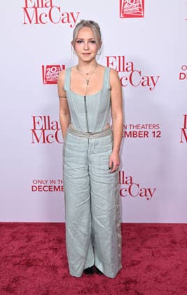 ˜Ella McCay™ World Premiere Claire Brooks arriving to 20th Century Studios™ Ella McCay world premiere held at the El Capitan Theatre on December 9, 2025 in Hollywood, Ca. Hollywood El Capitan Theatre California USA Copyright: xStarbuck AFF-USA.COMx