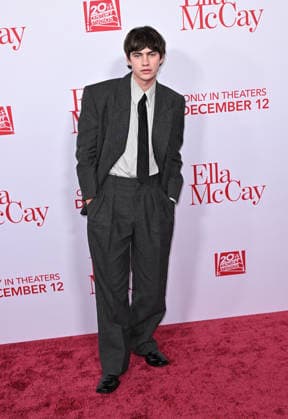 ˜Ella McCay™ World Premiere Spike Fearn arriving to 20th Century Studios™ Ella McCay world premiere held at the El Capitan Theatre on December 9, 2025 in Hollywood, Ca. Hollywood El Capitan Theatre California USA Copyright: xStarbuck AFF-USA.COMx