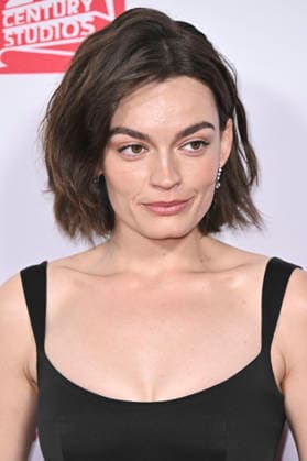 Emma Mackey at the world premiere of the movie Ella McCay at the El Capitan Theatre Los Angeles, 09 12 2025 Foto:xD.xStarbuckx xFuturexImagex ella_5258