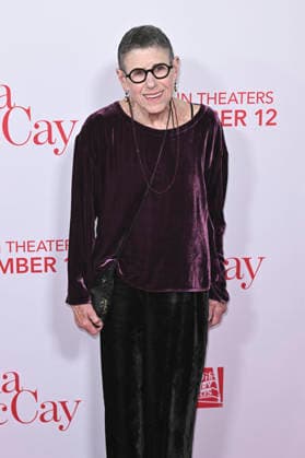 Julie Kavner at the world premiere of the movie Ella McCay at the El Capitan Theatre Los Angeles, 09 12 2025 Foto:xD.xStarbuckx xFuturexImagex ella_5271