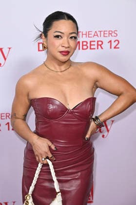 Rubina Bernabe at the world premiere of the movie Ella McCay at the El Capitan Theatre Los Angeles, 09 12 2025 Foto:xD.xStarbuckx xFuturexImagex ella_5278