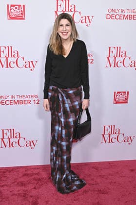 Amy Brooks at the world premiere of the movie Ella McCay at the El Capitan Theatre Los Angeles, 09 12 2025 Foto:xD.xStarbuckx xFuturexImagex ella_5303