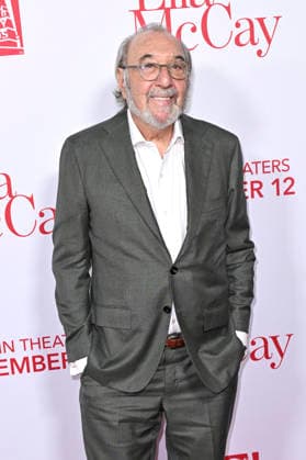 James L Brooks at the world premiere of the movie Ella McCay at the El Capitan Theatre Los Angeles, 09 12 2025 Foto:xD.xStarbuckx xFuturexImagex ella_5308