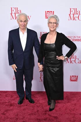 Christopher Guest with wife Jamie Lee Curtis at the world premiere of the movie Ella McCay at the El Capitan Theatre Los Angeles, 09 12 2025 Foto:xD.xStarbuckx xFuturexImagex ella_5325