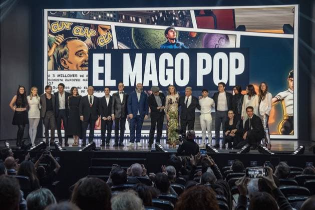 Magician Pop gives a press conference in Barcelona surrounded by Hollywood stars Family photo during the press conference held at the Teatre Victòria, on December 10, 2025, in Barcelona Spain FAMOUS MAGIC MAGIC ACTOR ACTRESS HOLLYWOOD Barcelona Barcelona Barcelona Spain  Copyright: xDavidxOllerx 7160869