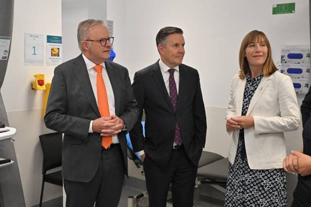 ANTHONY ALBANESE MEDICARE CLINIC VISIT, Prime Minister Anthony Albanese, Minister for Health Mark Butler and NSW Labor local member Jo Haylen visit the newly opened Marrickville Medicare Urgent Care Clinic in Sydney, Thursday, December 11, 2025. ( NO ARCHIVING SYDNEY NEW SOUTH WALES AUSTRALIA  Copyright: xMICKxTSIKASx 20251211175497843038