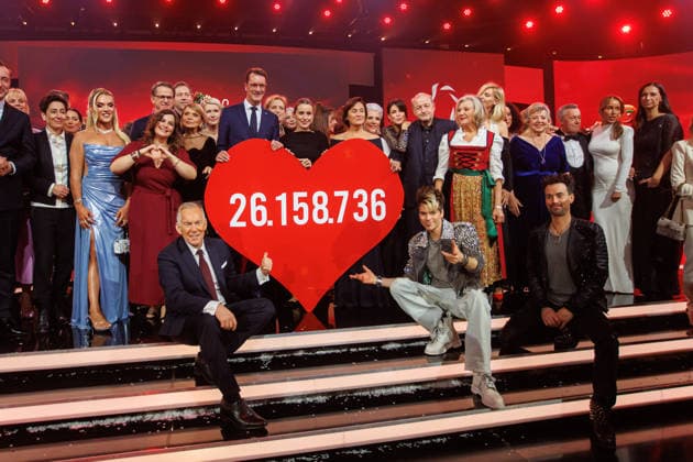 Donation gala Ein Herz für Kinder 2025 Anke Rehlinger, Paul Ziemiak, Dunja Hayali, Twenty4tim Tim Maximilian Kampmann , Ronja Forcher, Uschi Glas, Johannes B Kerner, Hendrik Wuest, Katharina Wüst, Sandra Maischberger, Leonard Lansink, Chris Ehrlich, Jutta Speidel, Roland Kaiser, Andreas Ehrlich and Annemarie Carpendale at the T Copyright: xEventpressxKochanx