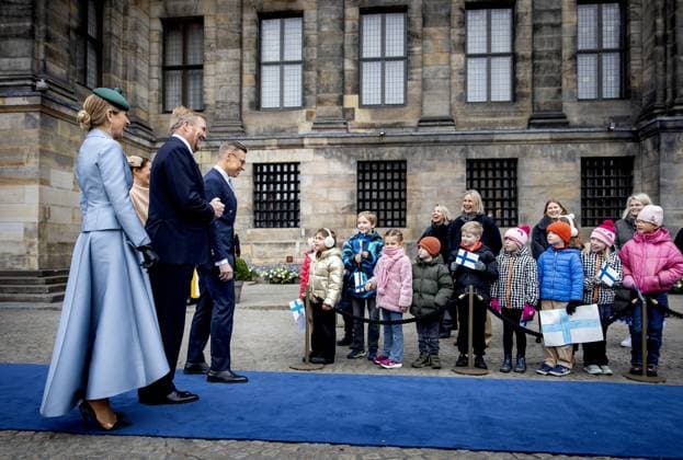 AMSTERDAM King Willem-Alexander and Queen Maxima welcome Finnish President Alexander Stubb and his wife Suzanne Innes-Stubb to Dam Square on the first day of a two-day state visit to the Netherlands. ANP KOEN VAN WEEL netherlands out - belgium out  Copyright: xx x544568306x originalFilename: 544568306.jpg